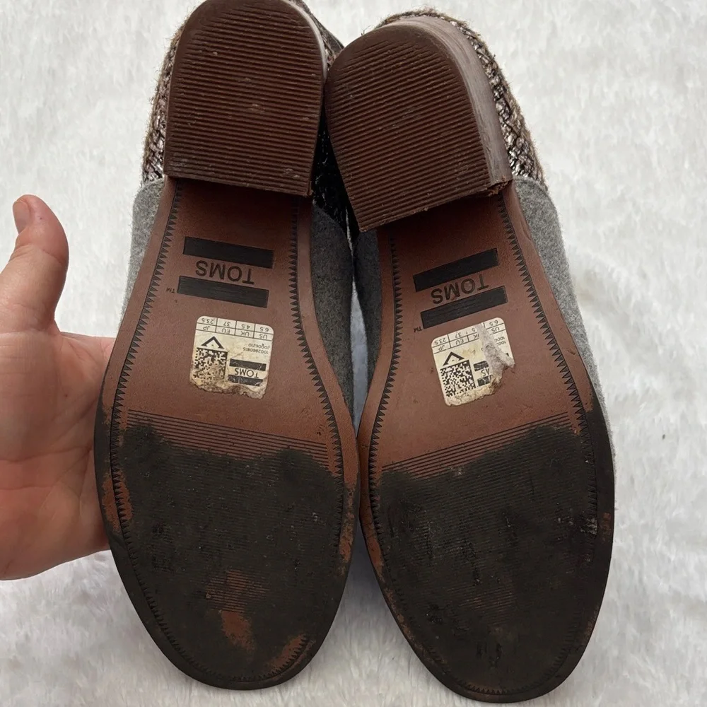 TOMS Stylish Gray and sparkle/metallic Women's Ankle Boots - Picture 5 of 6